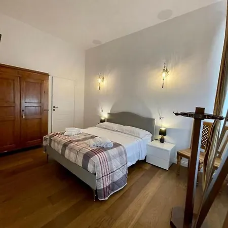 Apartment Sole In The Center Of